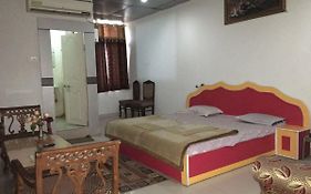 Hotel Highway Jhansi 2*